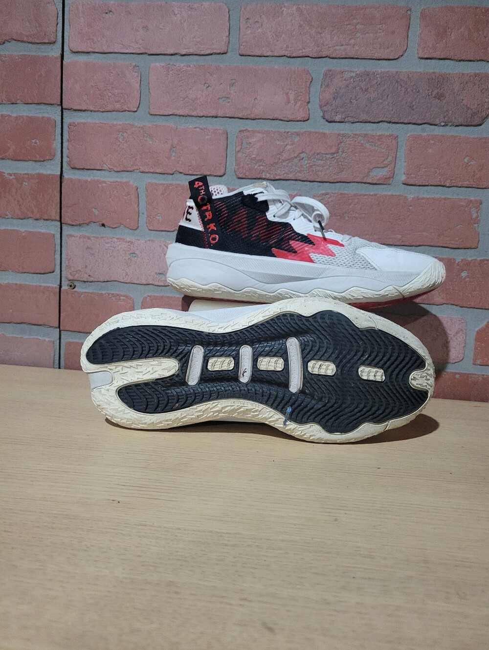 Mens Dame Time Size 9.5 Mens Basketball Shoes